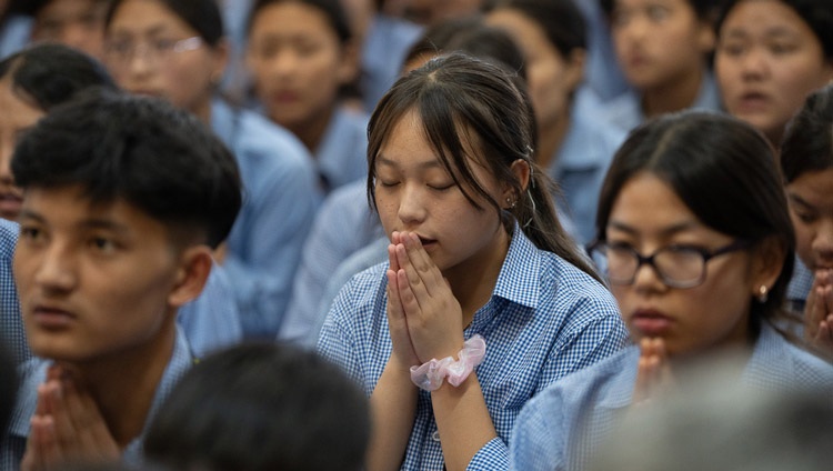 Students in the audience repeating verses recited by His Holiness the Dalai Lama during the generation of bodhichitta on the second day of teachings for young Tibetans at the Main Tibetan Temple in Dharamsala, HP, India on June 4, 2024. Photo by Tenzin Choejor