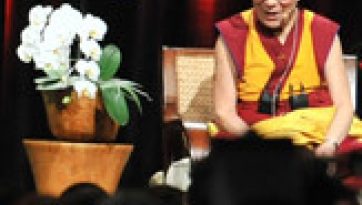 His Holiness encourages students to develop compassion, addresses situation in Tibet