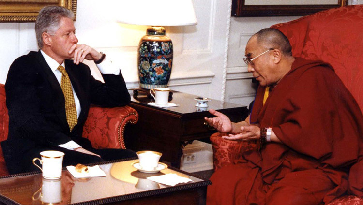 His Holiness the Dalai Lama meeting with US President Bill Clinton during his visit to Washington DC, USA on November 10, 1998.