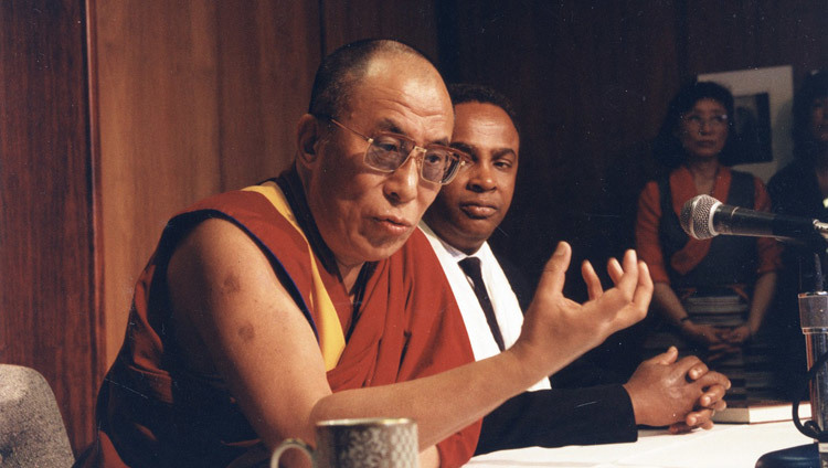 His Holiness with Seattle Mayor Norm Rice during his visit to Seattle, Washington, USA in 1993. (Photo courtesy Seattle Municipal Archives)