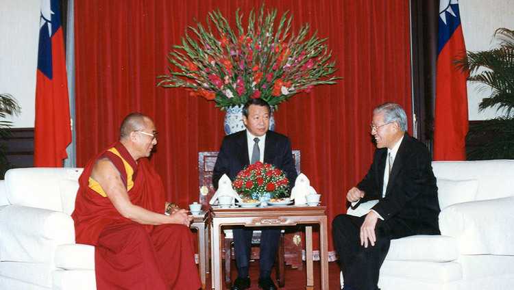 His Holiness the Dalai Lama meeting with the President of Taiwan Lee Teng-Hui in Taipei, Taiwan on March 27, 1997.