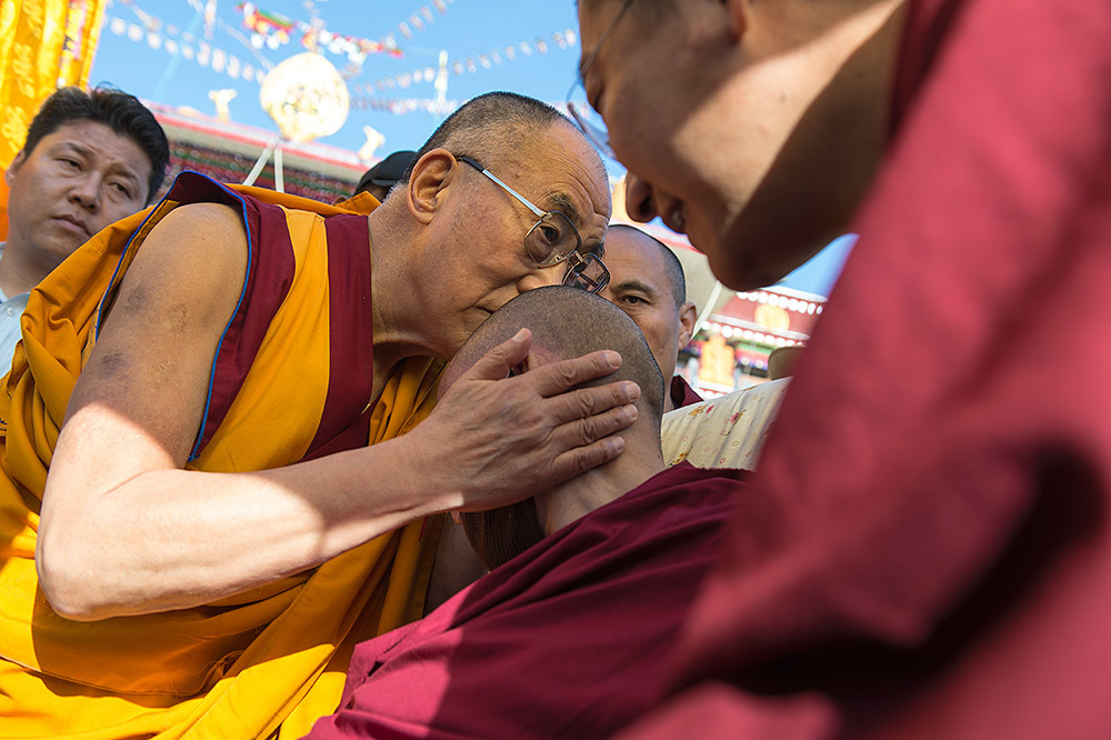 Nobel peace prize day mundgod india the 14th dalai lama