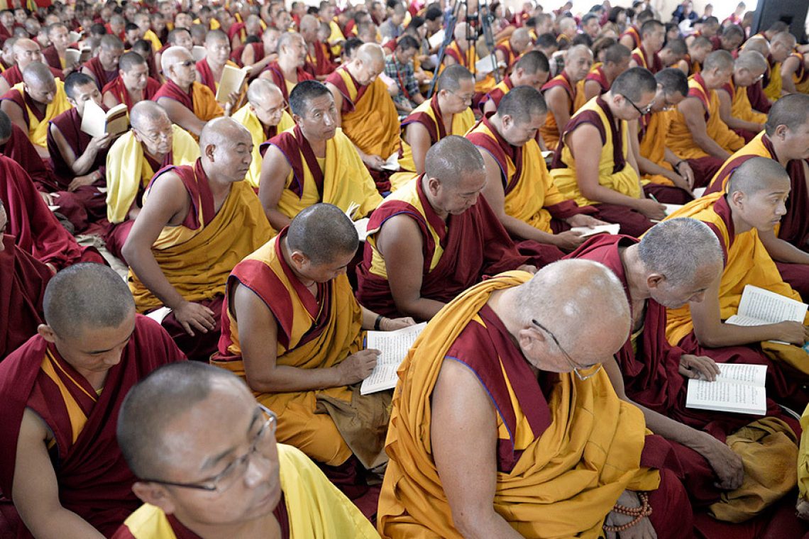 Буддисты это кто. Современные буддисты. Современный буддизм. Буддизм современность. Буддисты в России.