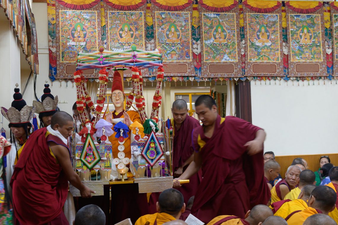 སྤྱི་ནོར་༸གོང་ས་༸སྐྱབས་མགོན་ཆེན་པོ་མཆོག་ལ་ཚེ་སྒྲུབ་ཡང་སྙིང་ཀུན་བསྡུས་ཆོ ...