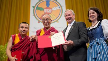 Presentation of the Carinthian Gold Medal to His Holiness the Dalai Lama